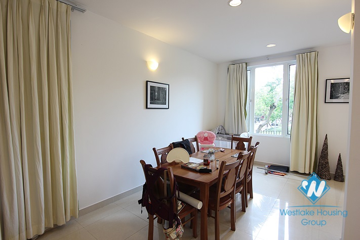 Splendid villa for rent on the lake in Tay Ho, Hanoi 